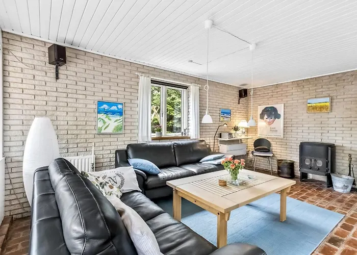 Laurin - 600m From The Sea By Interhome *