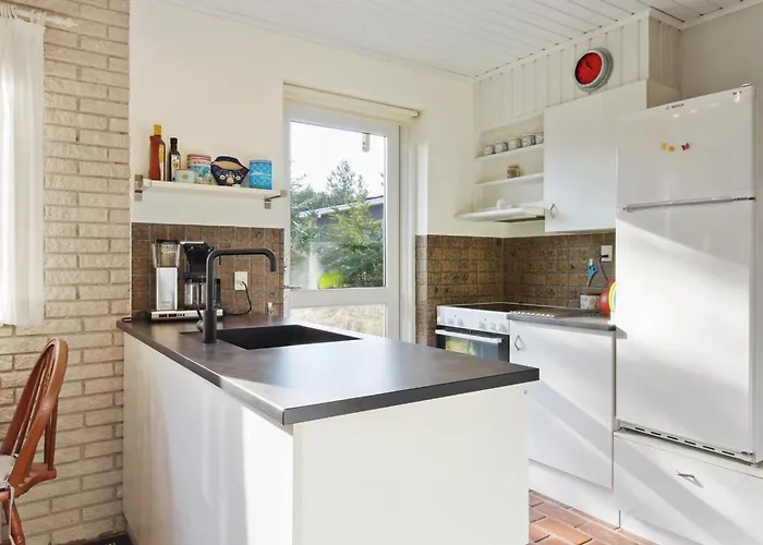 Laurin - 600m From The Sea By Interhome