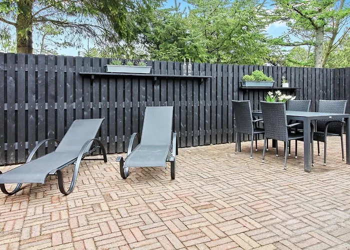 Laurin - 600m From The Sea By Interhome